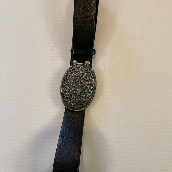 Vintage western embossed floral leather belt with silver metal floral buckle main image 6